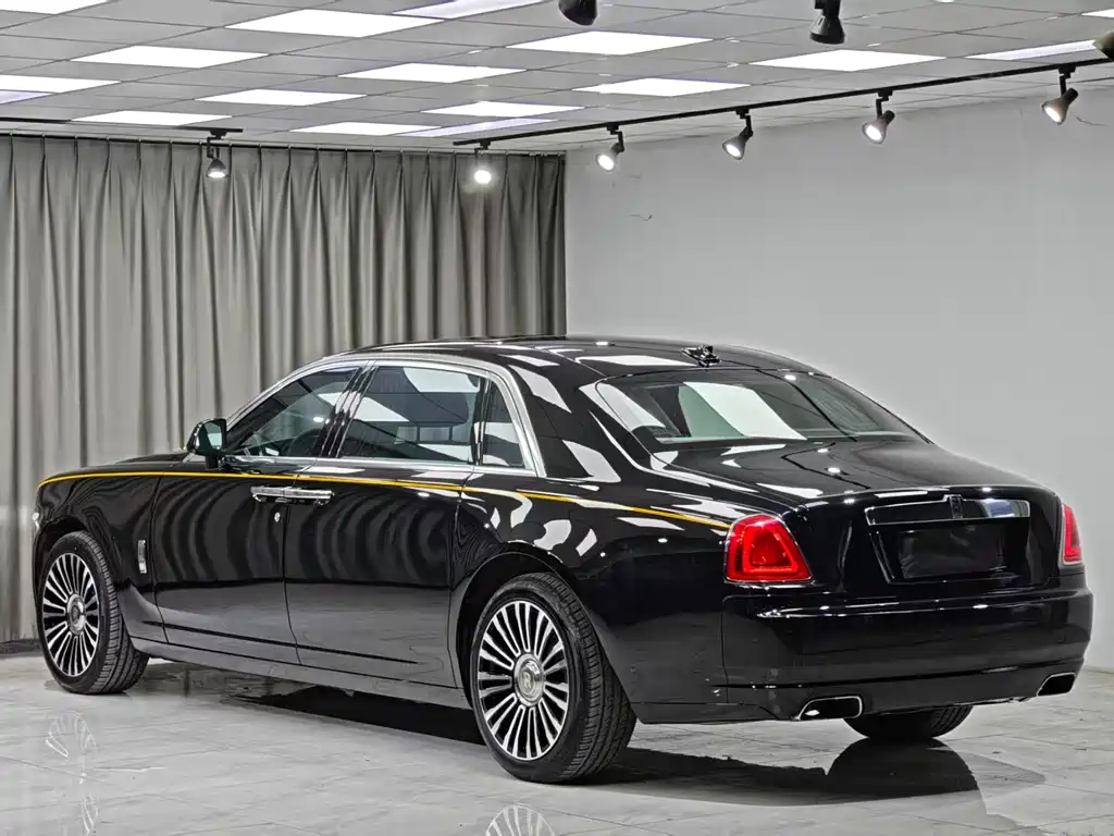 Rolls-Royce Ghost 2015 — фото 8