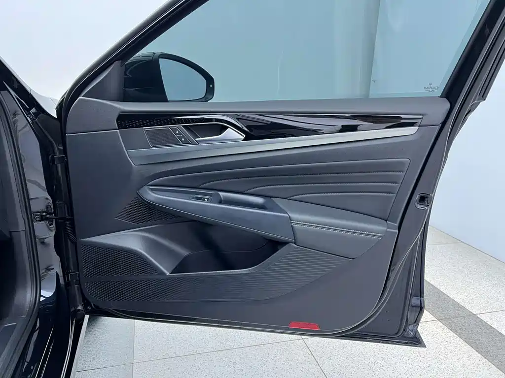 Volkswagen Passat 2023 — фото 18