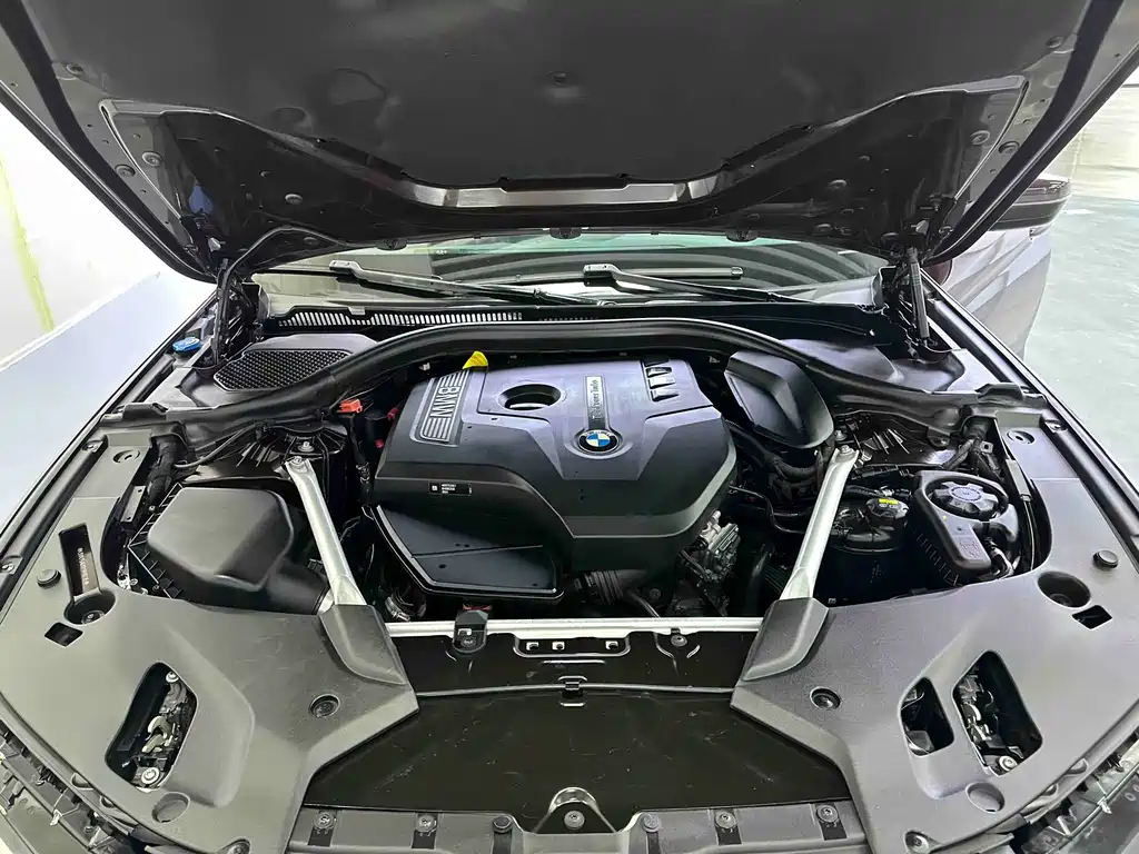 BMW 5 Series 2019 — фото 15