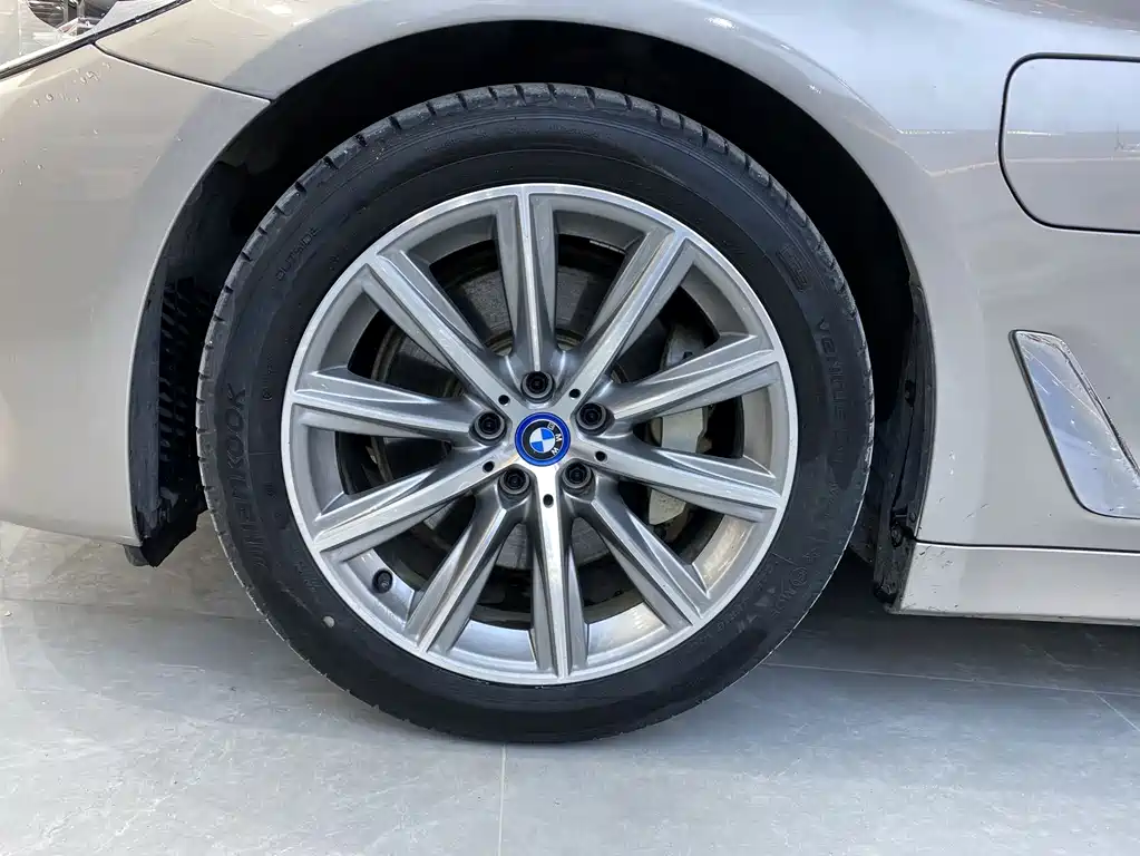 BMW 5 Series New Energy 2018 — фото 21