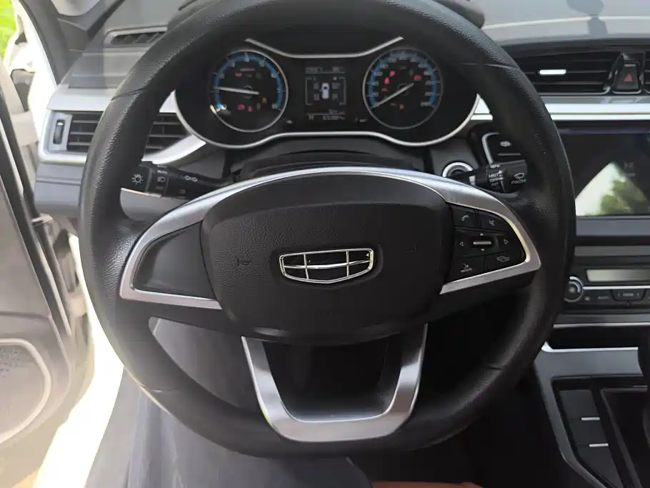 Geely Emgrand 2020 — фото 15