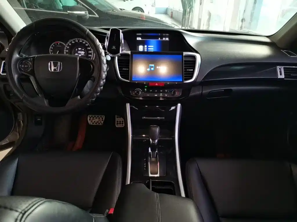 Honda Accord 2017 — фото 10