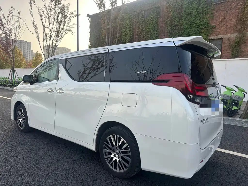 Toyota Alphard 2017 — фото 9