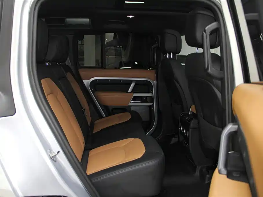 Land Rover Defender 2025 — фото 8