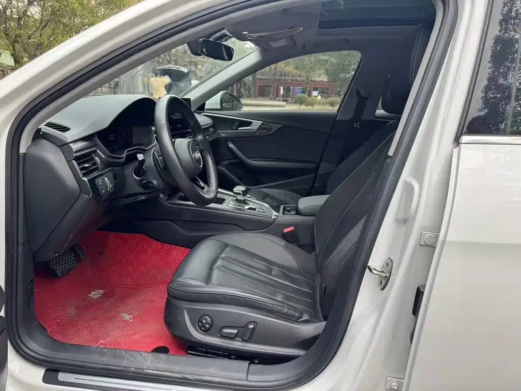 Audi A4L 2020
