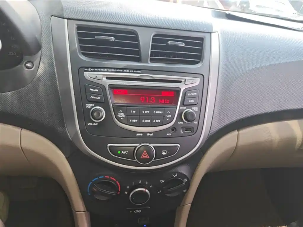Hyundai Verna 2016 — фото 13