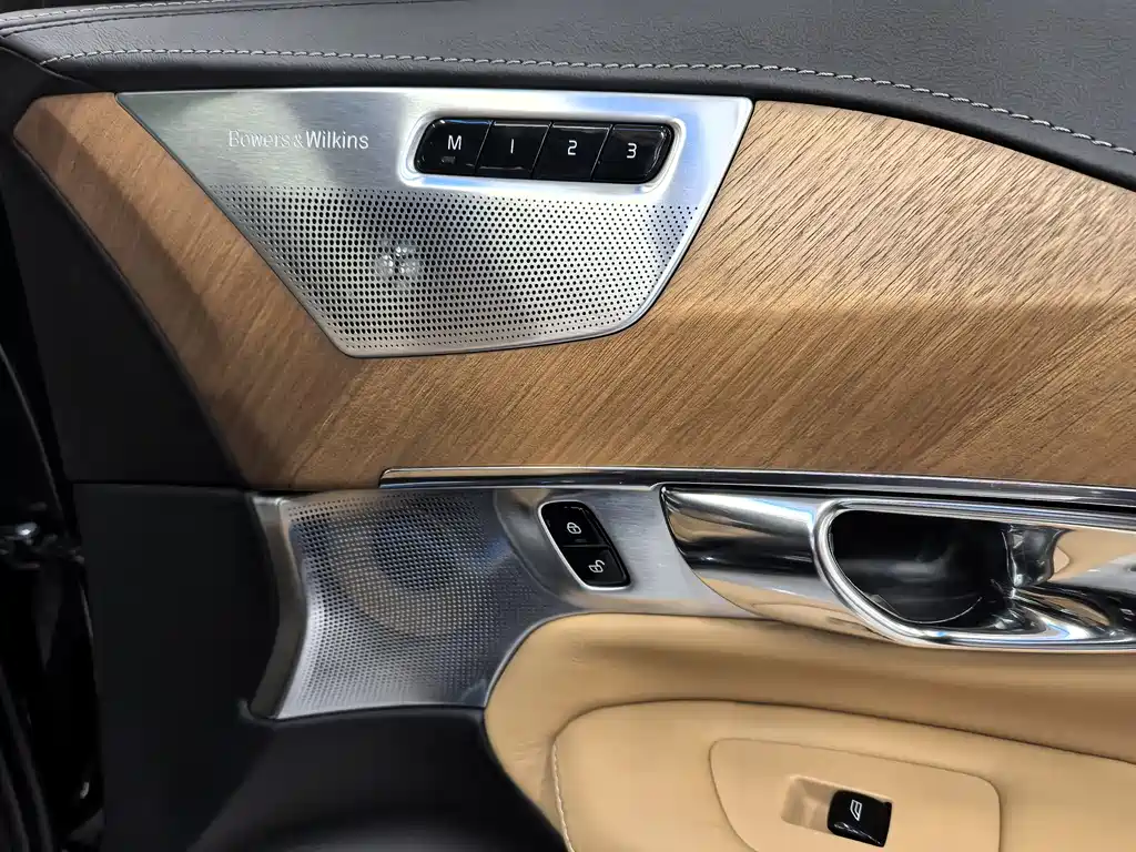 Volvo XC90 2015 — фото 12