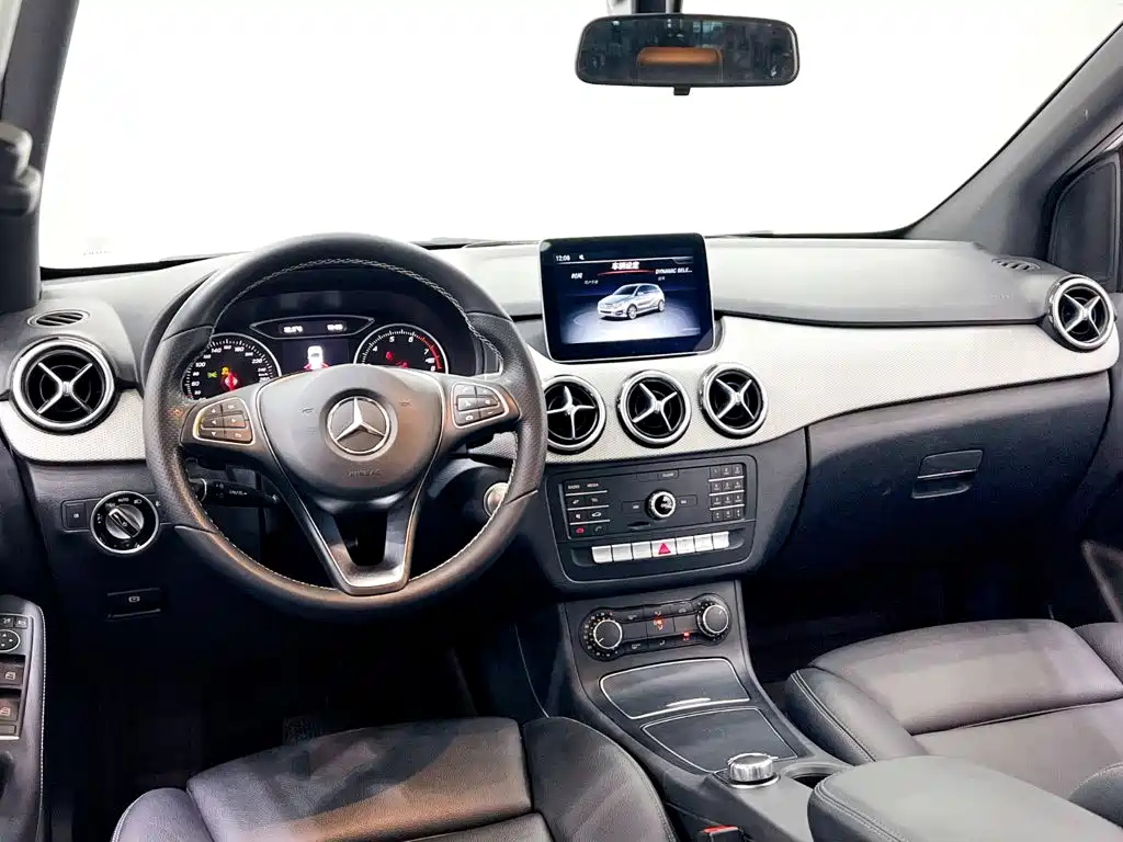 Mercedes-Benz B-Class 2018 — фото 12