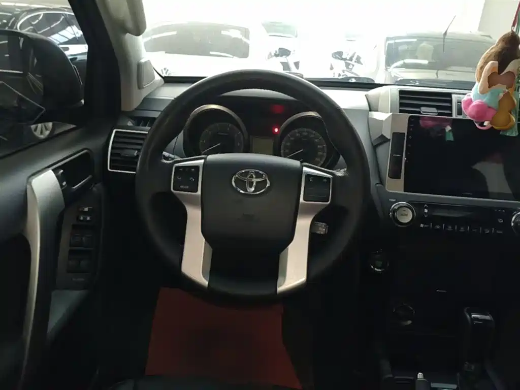 Toyota Prado 2017 — фото 11