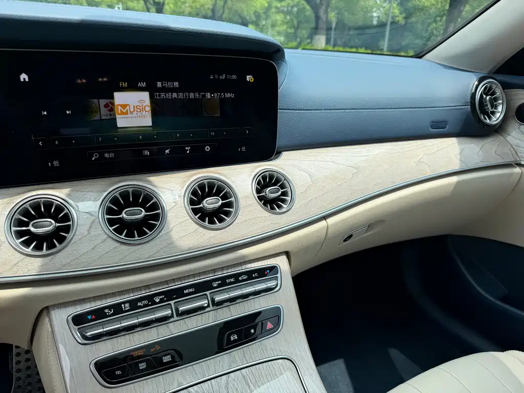 Mercedes-Benz E-Class 2022 — фото 10