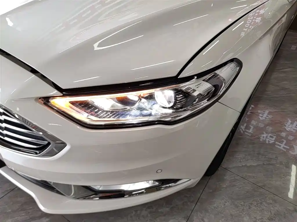 Ford Mondeo 2018 — фото 24