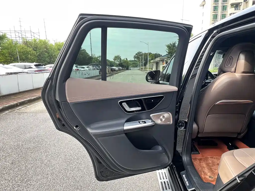 Mercedes-Benz EQE SUV 2024 — фото 16