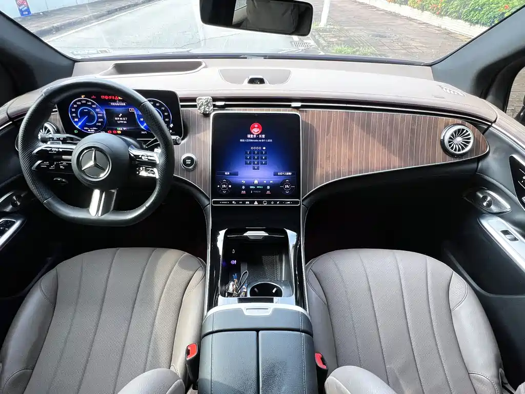 Mercedes-Benz EQE SUV 2024 — фото 17