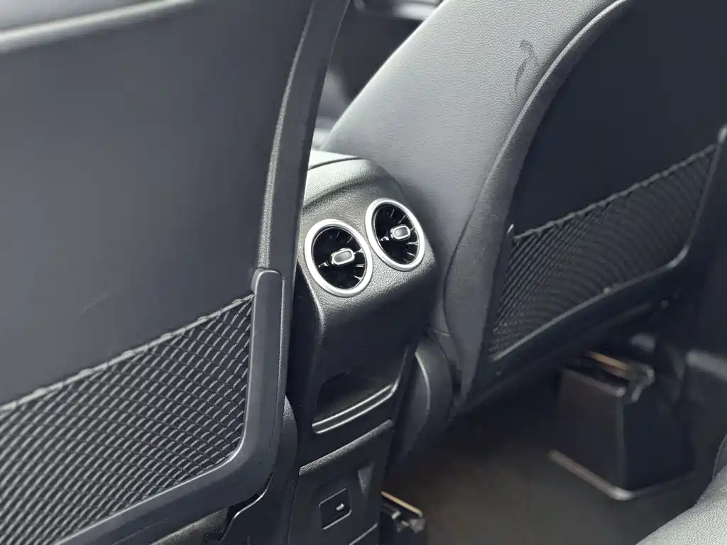 Mercedes-Benz GLA 2023