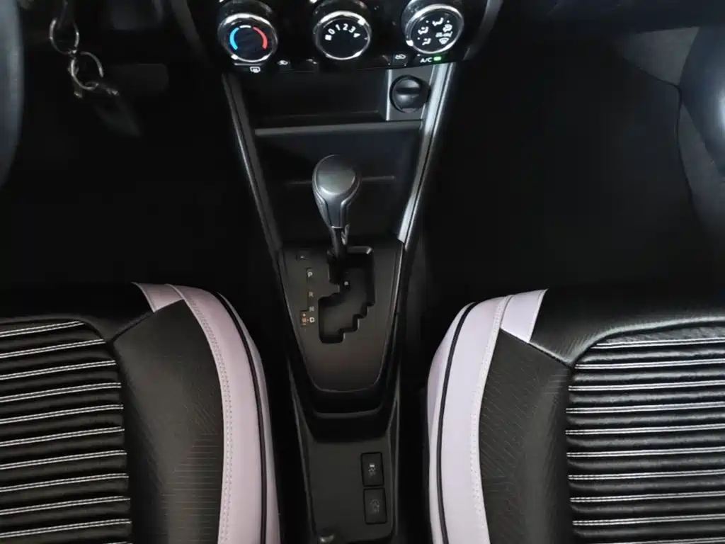 Toyota Yaris L 2021 — фото 14