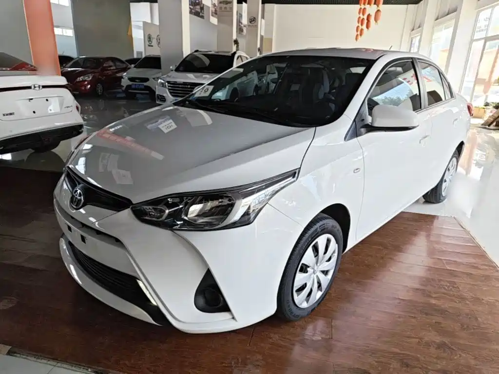 Toyota Yaris L 2021