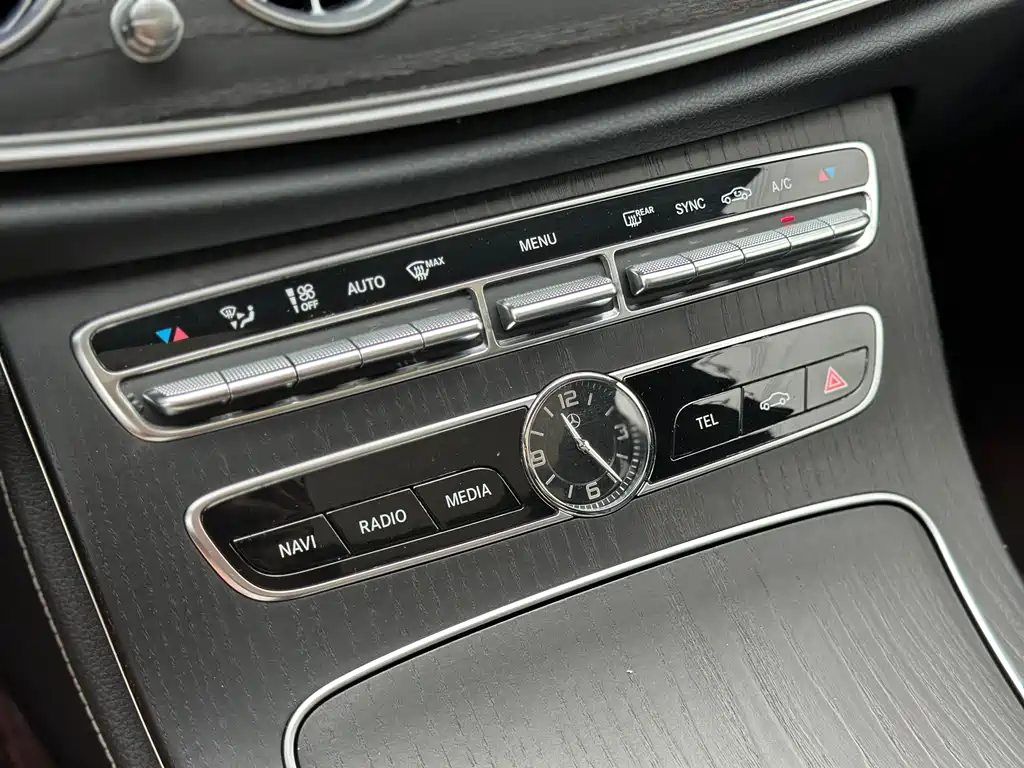 Mercedes-Benz E-Class 2020 — фото 13