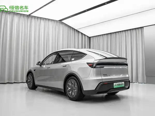Tesla Model Y L 2026