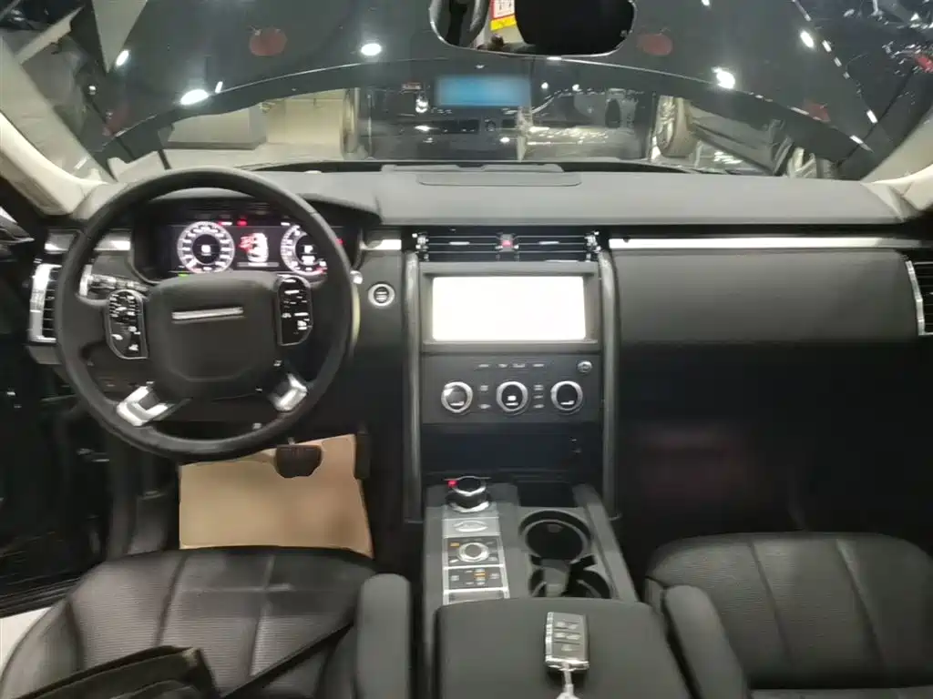 Land Rover Discovery 2020 — фото 10