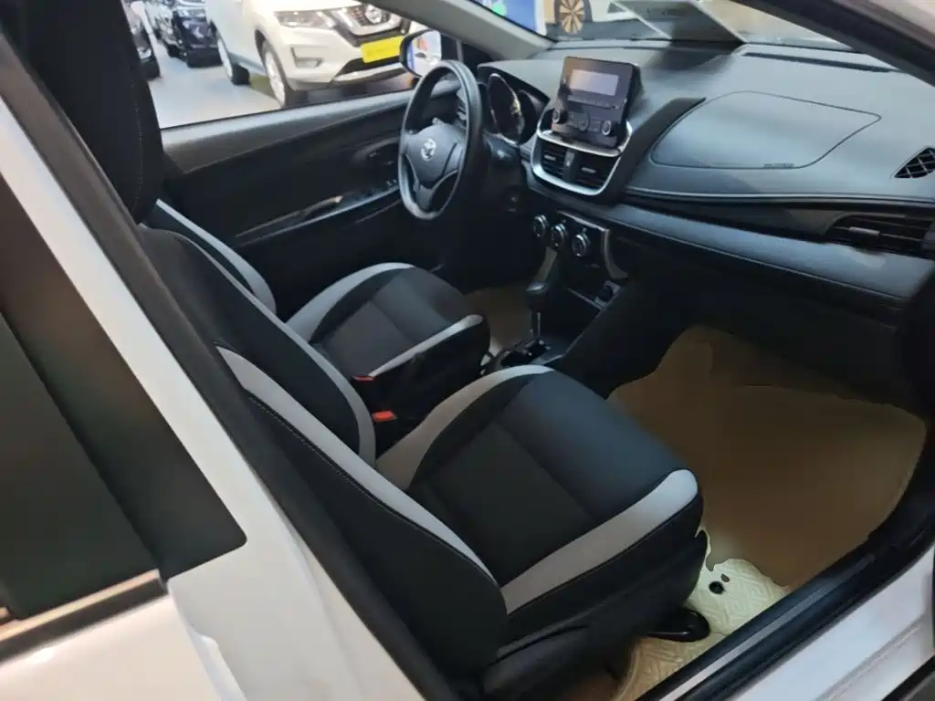 Toyota Yaris L 2020 — фото 25