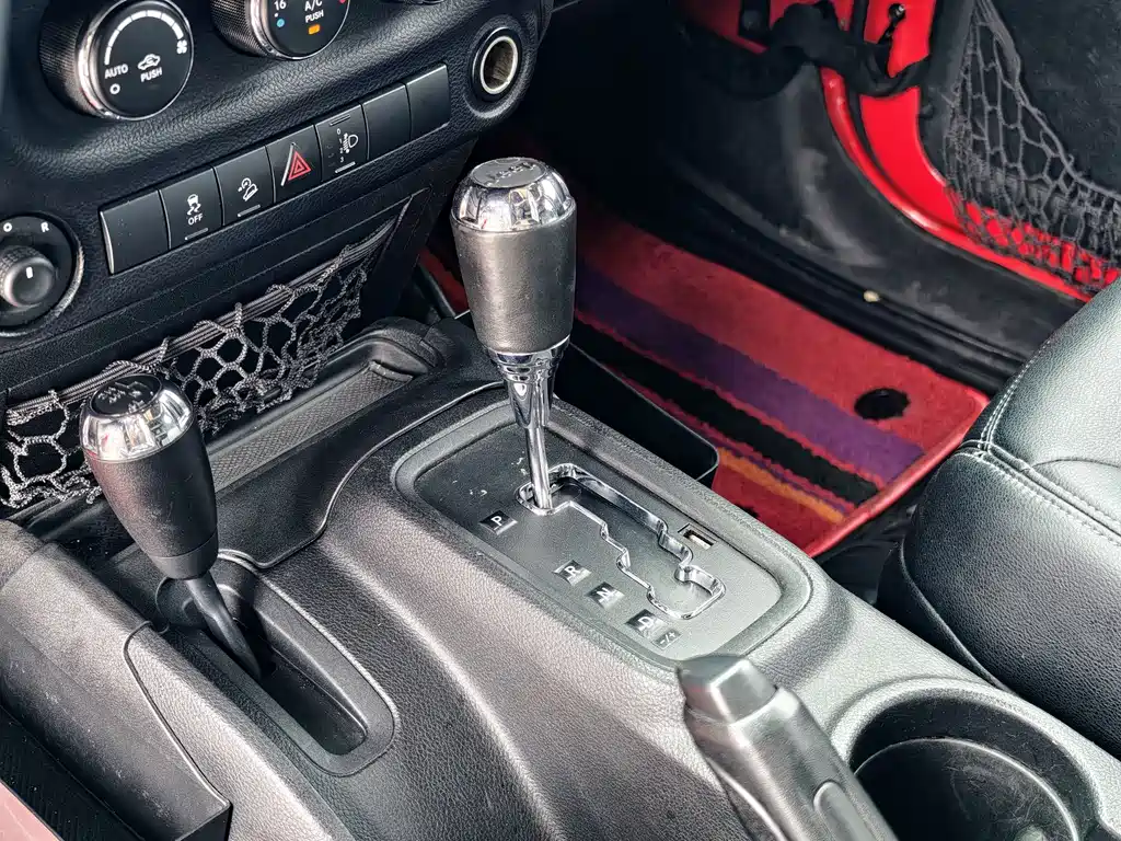 Jeep Wrangler 2016 — фото 10