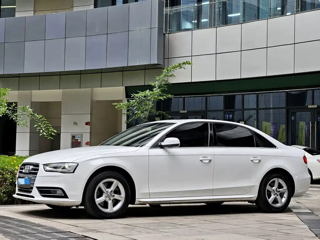 Audi A4L 2012