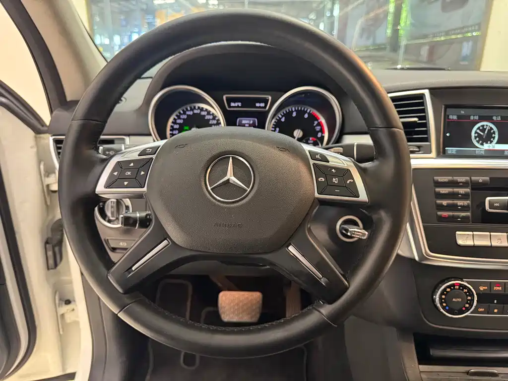 Mercedes-Benz M-Class 2015 — фото 9
