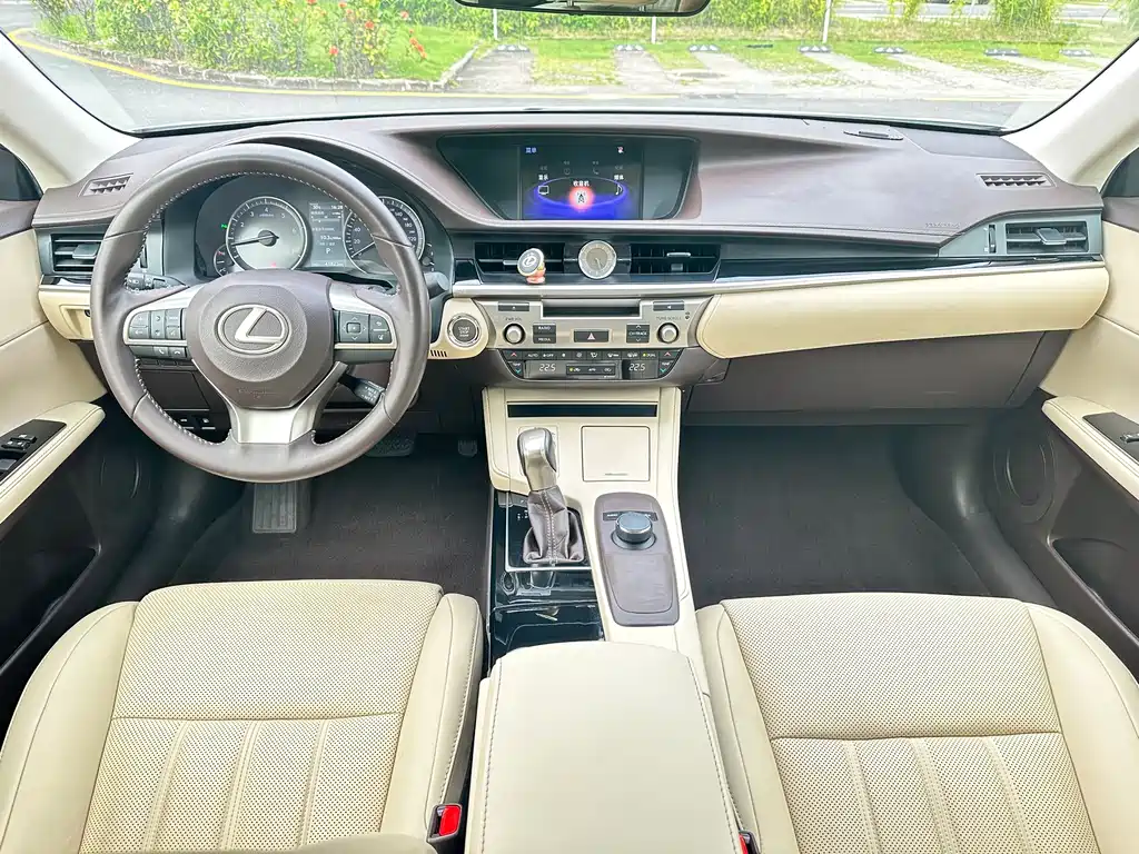 Lexus ES 2017