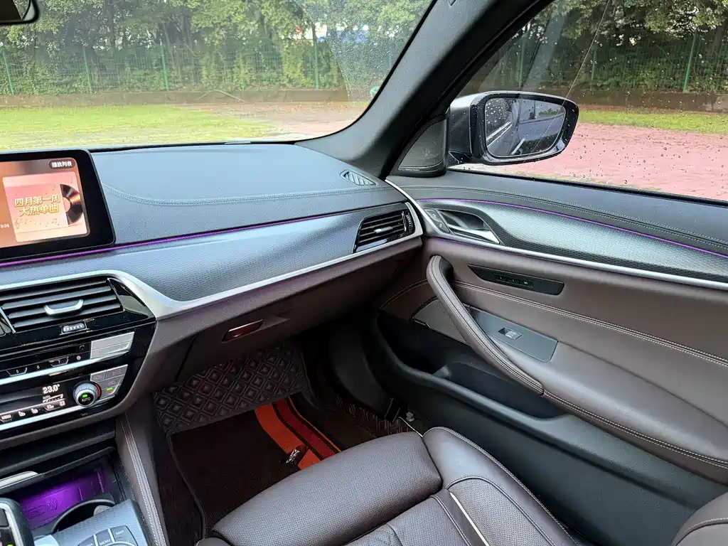 BMW 5 Series 2020 — фото 16