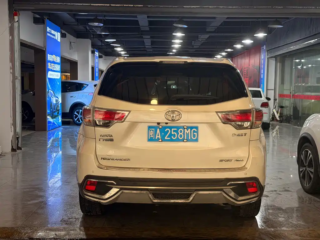 Toyota Highlander 2015 — фото 3