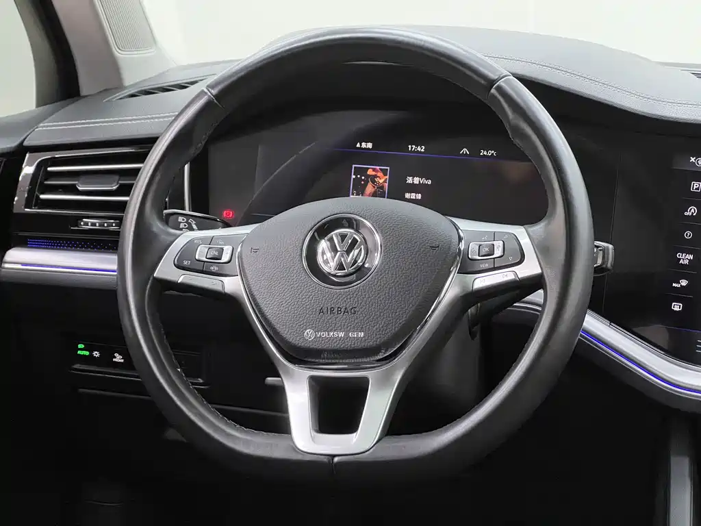 Volkswagen Touareg 2021 — фото 12