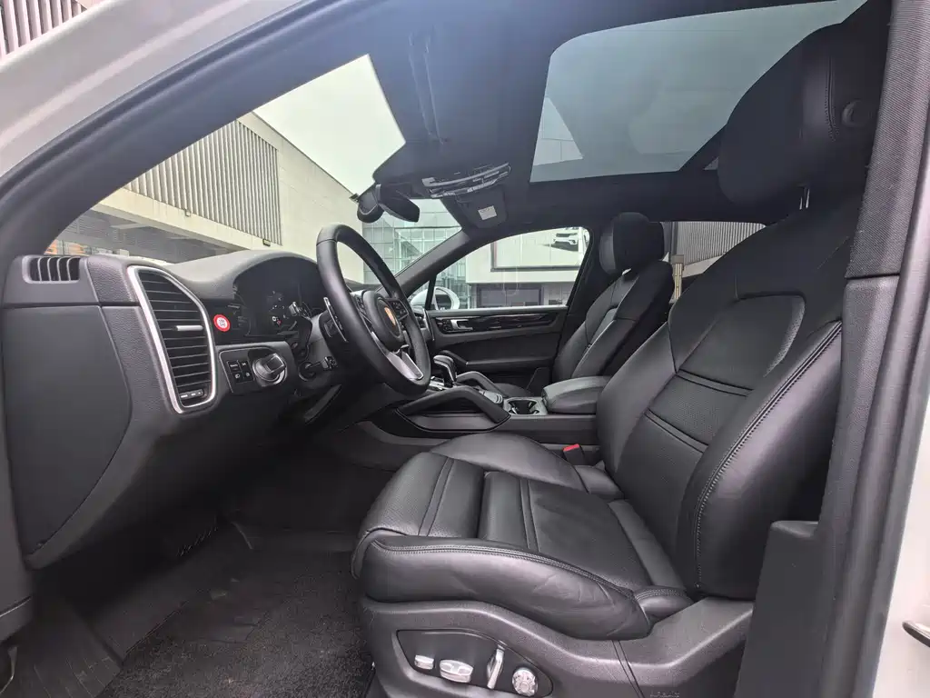 Porsche Cayenne 2018 — фото 12