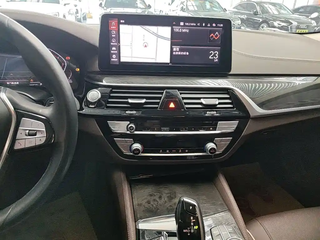 BMW 5 Series 2022 — фото 13