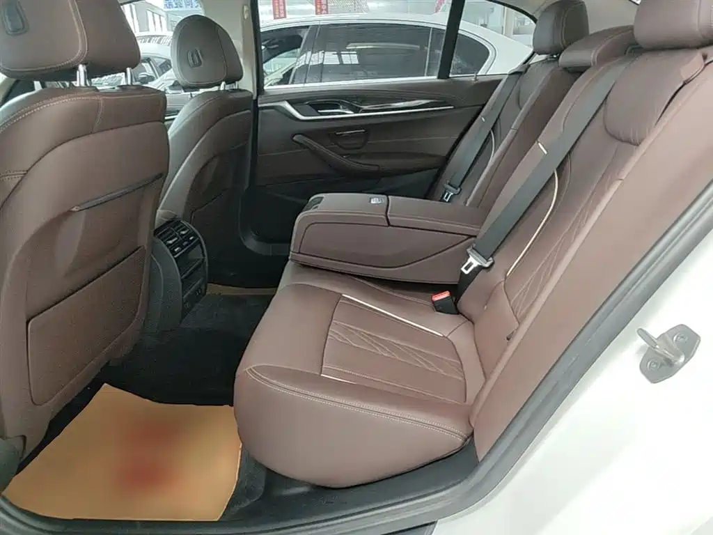 BMW 5 Series 2022 — фото 17