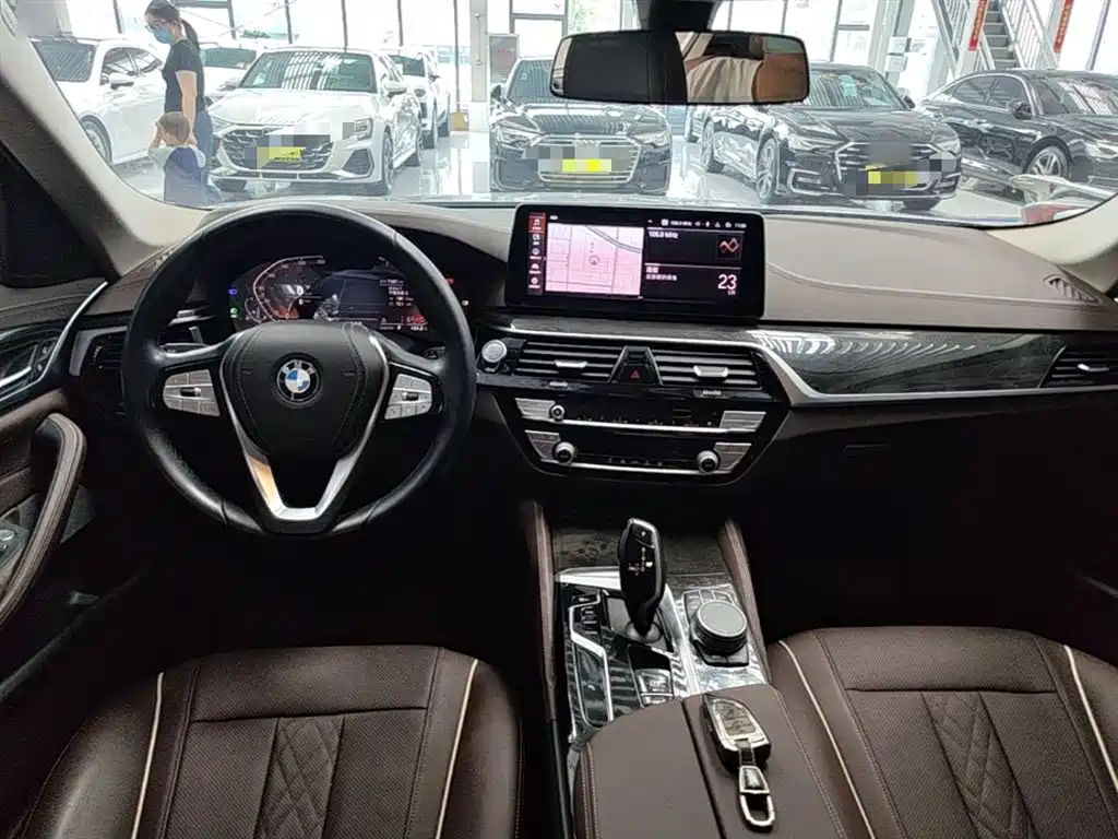 BMW 5 Series 2022 — фото 10