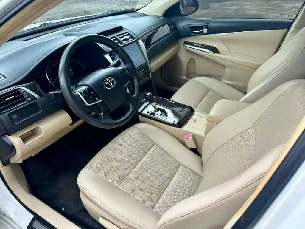 Toyota Camry 2016 — фото 4