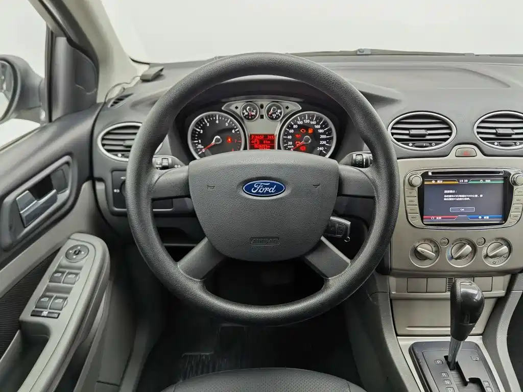 Ford Focus 2015 — фото 11