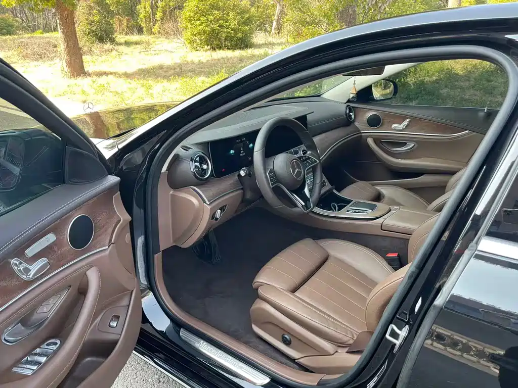 Mercedes-Benz E-Class 2023 — фото 8