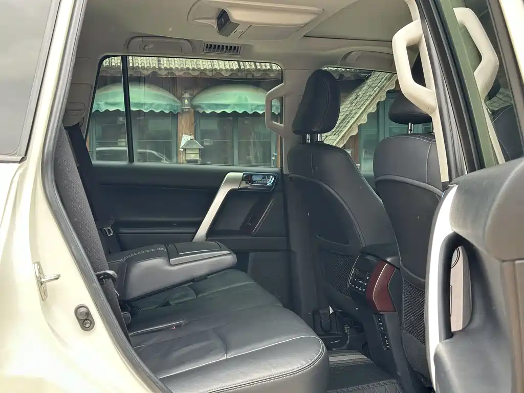 Toyota Prado 2015 — фото 29