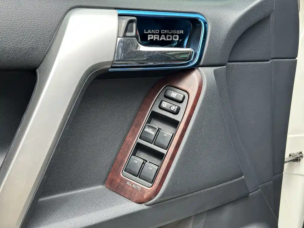 Toyota Prado 2015 — фото 8