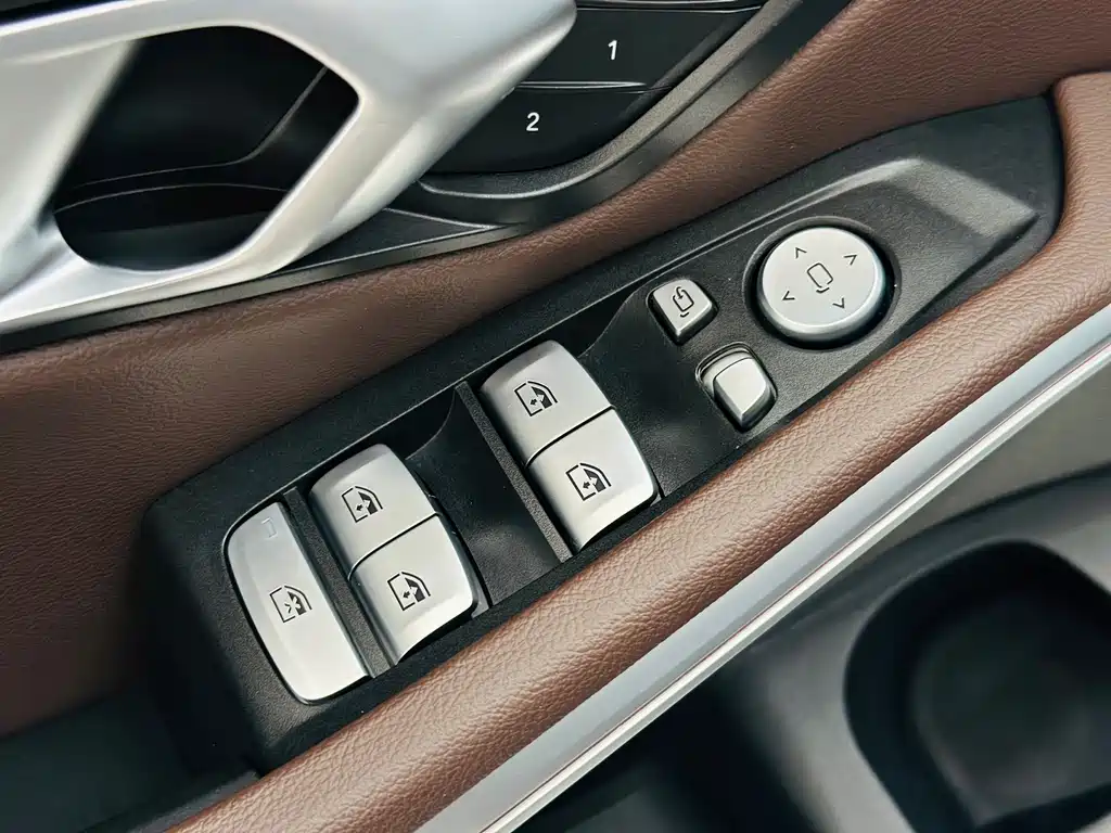 BMW 3 Series 2024 — фото 13