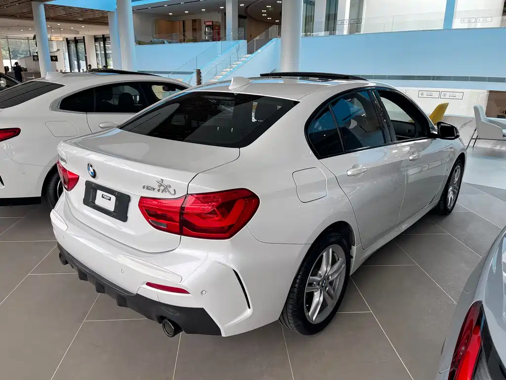 BMW 1 Series 2021