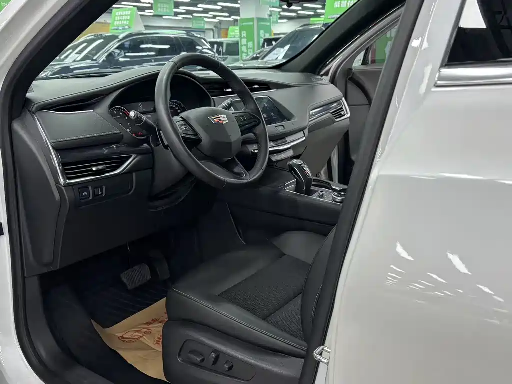 Cadillac XT4 2019 — фото 12