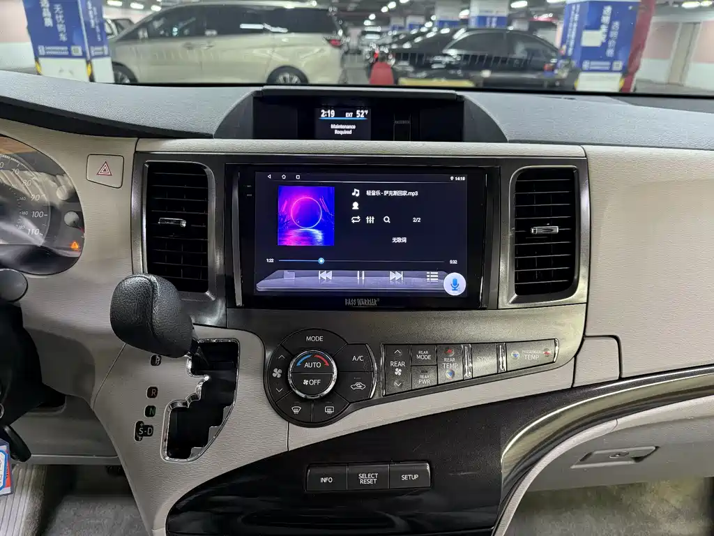 Toyota Sienna 2016 — фото 23