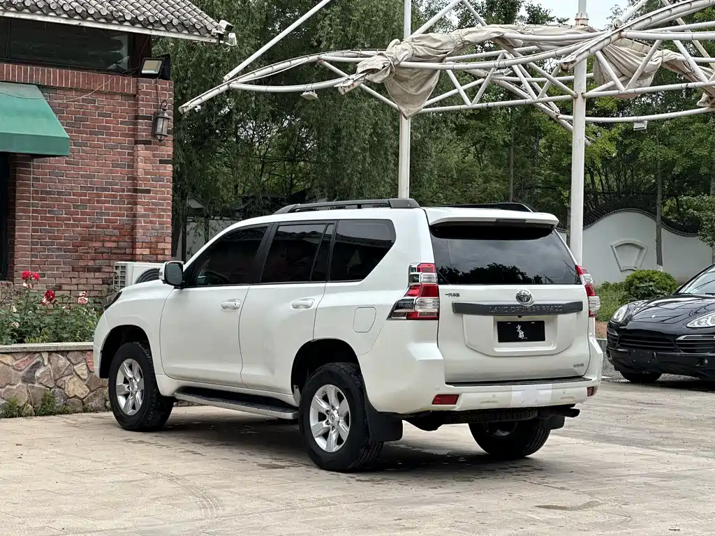 Toyota Prado 2015 — фото 6