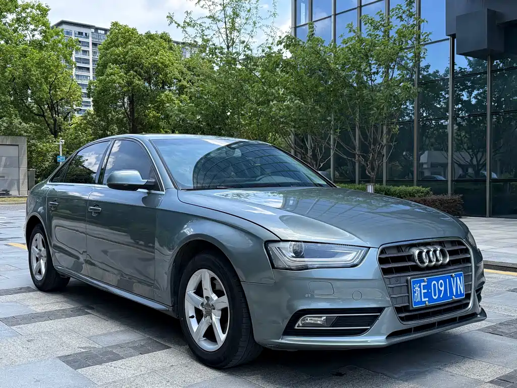 Audi A4L 2015