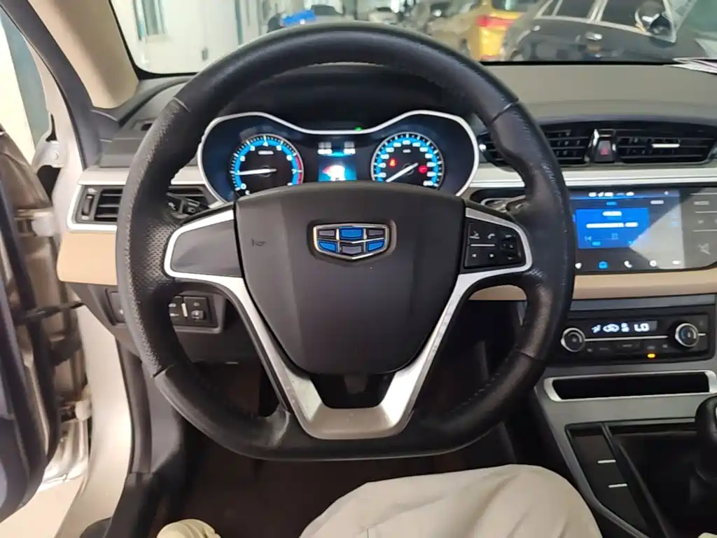 Geely Emgrand 2018 — фото 11