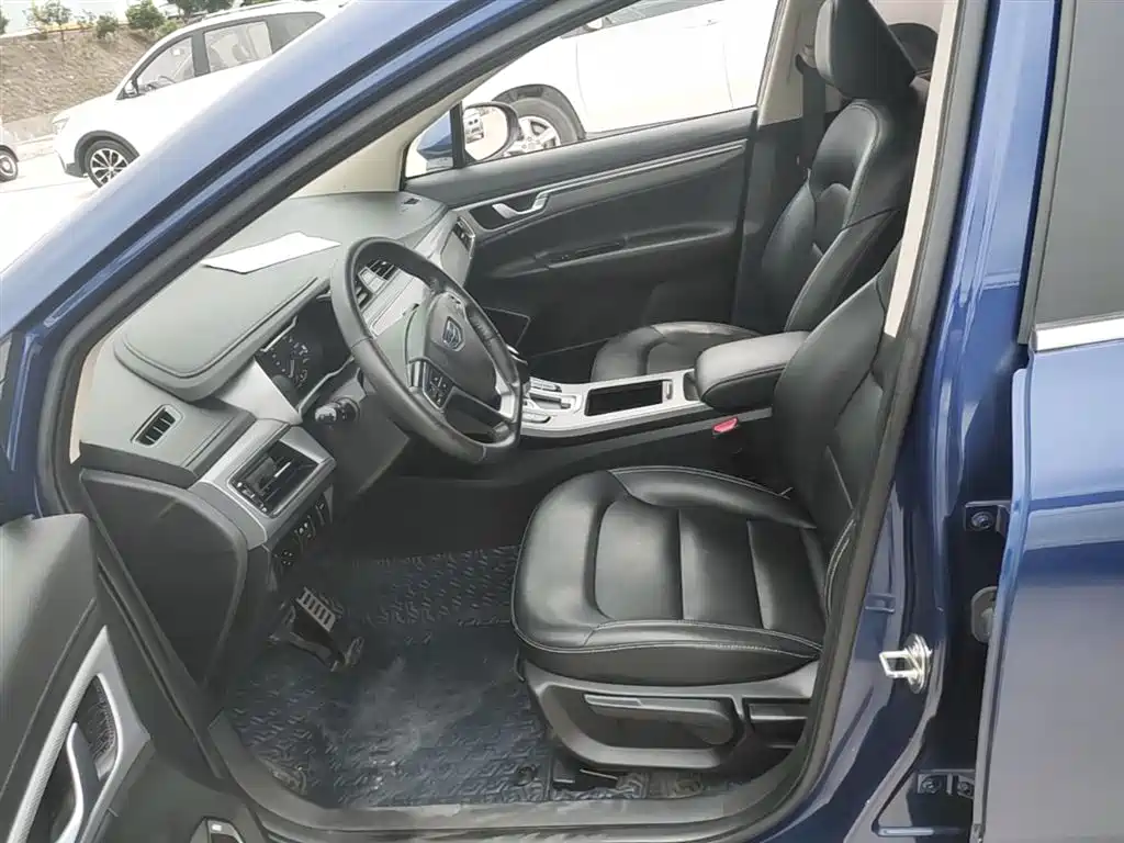 Geely Emgrand GS 2018 — фото 15