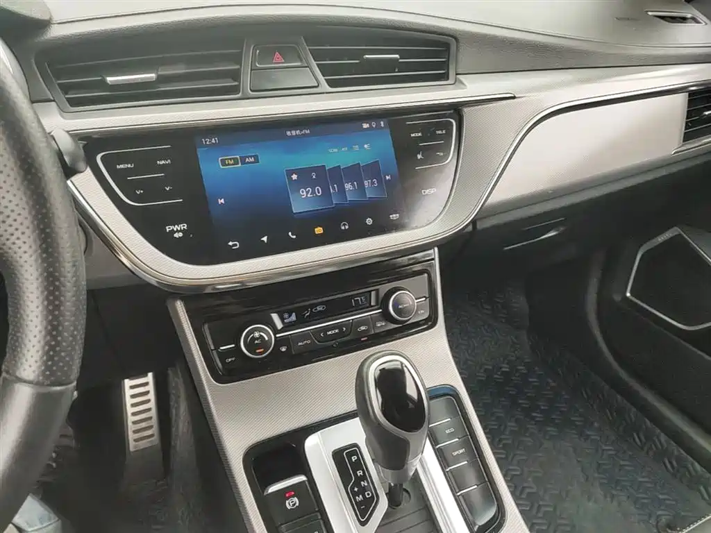 Geely Emgrand GS 2018 — фото 13
