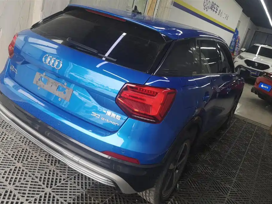 Audi Q2L E-Tron 2021